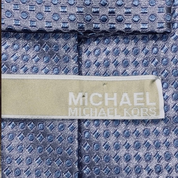 Michael Kors silk blue polka dot & diamond shape design neck tie - Picture 2 of 9